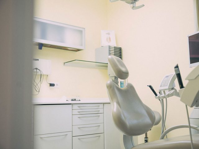 Blick ins Behandlungszimmer der Zahnarztpraxis Uta Rusch in Schönebeck (Elbe).